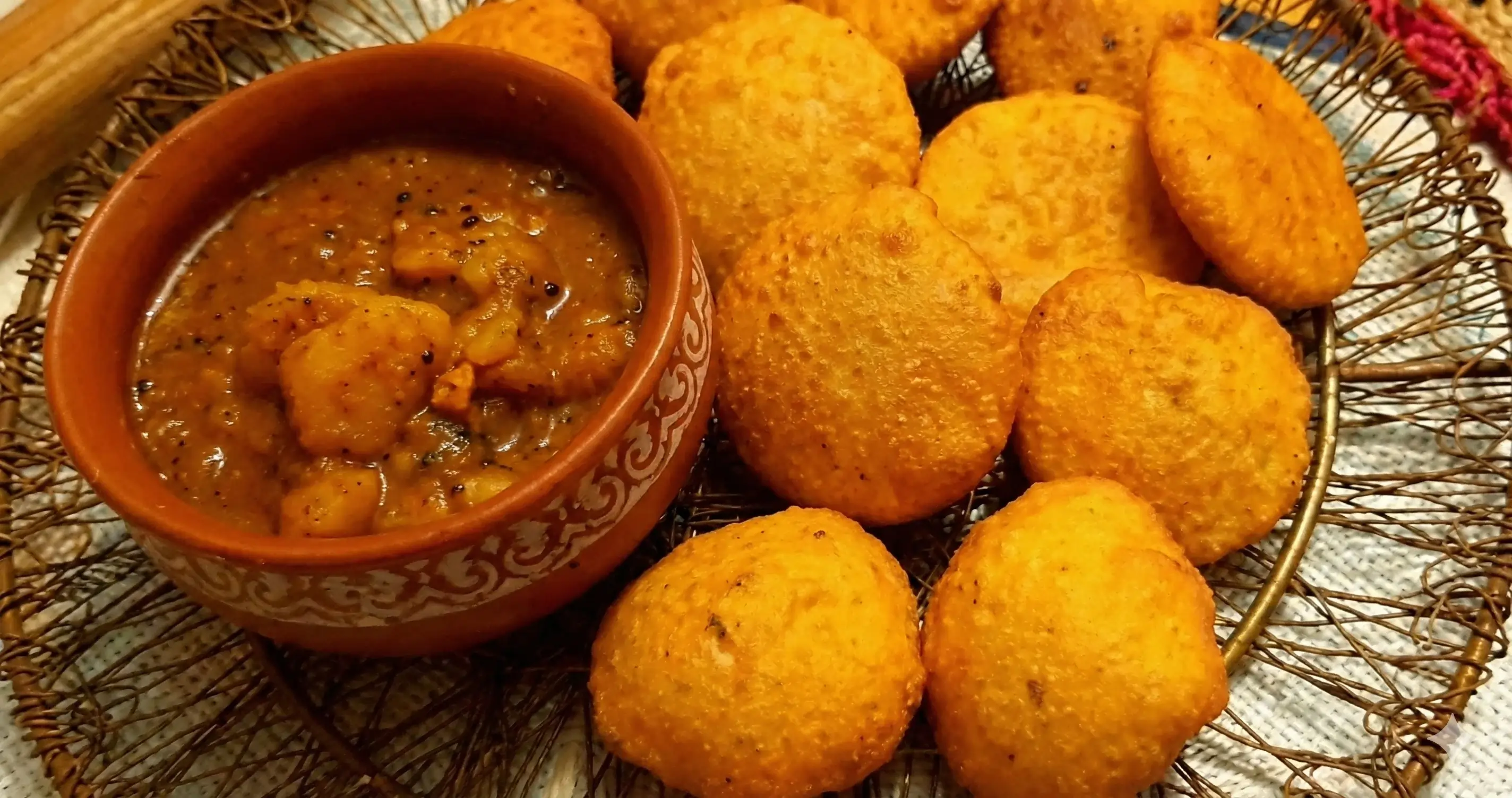 Kachori Sabzi